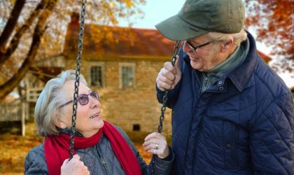 care-chain-couple-34761